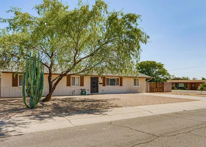 Holiday home 3 Mi To Old Town Scottsdale: W/ Patio! *