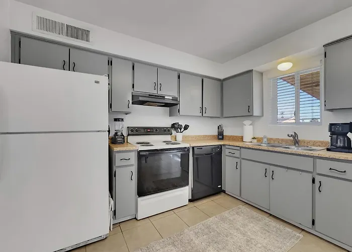 3 Mi To Old Town Scottsdale: W/ Patio!