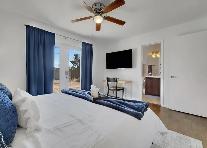 3 Mi To Old Town Scottsdale: W/ Patio!
